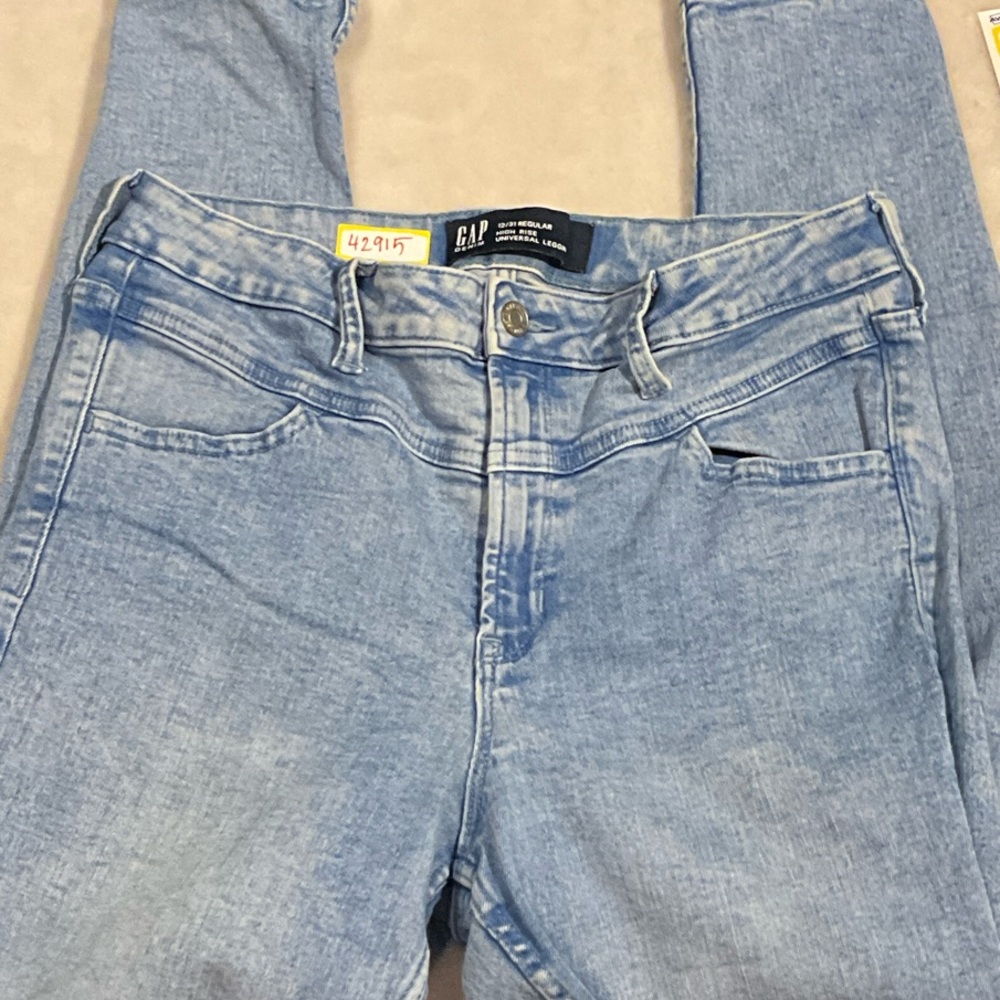 GAP Women's Skinny Jeans in Light Blue Stone‎ Wash
